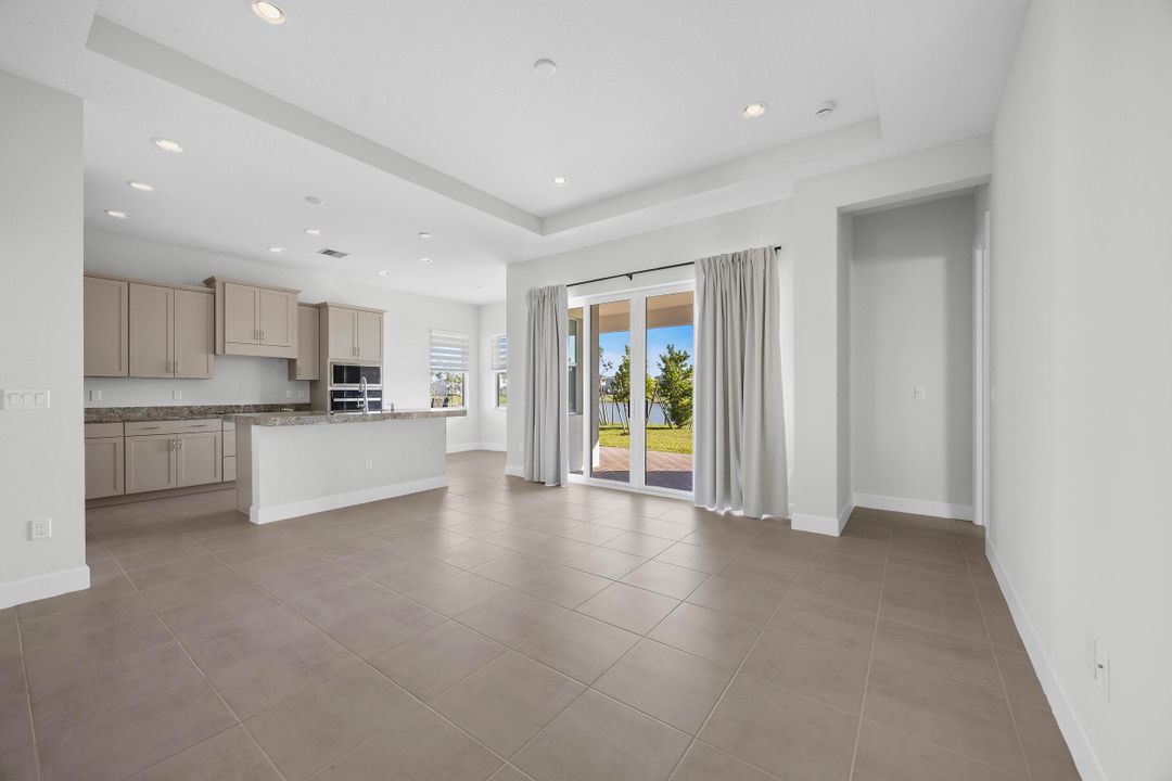 Active With Contract: $3,500 (3 beds, 3 baths, 2041 Square Feet)