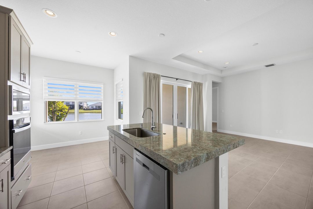 Active With Contract: $3,500 (3 beds, 3 baths, 2041 Square Feet)