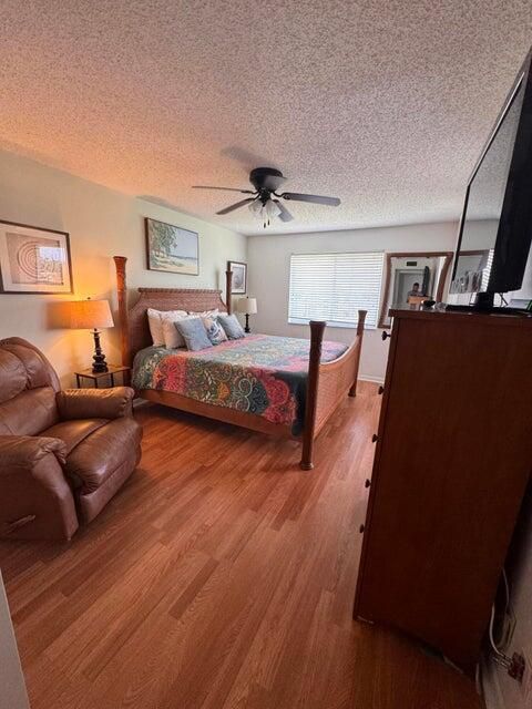 出租: $9,500 (2 贝兹, 2 浴室, 1056 平方英尺)