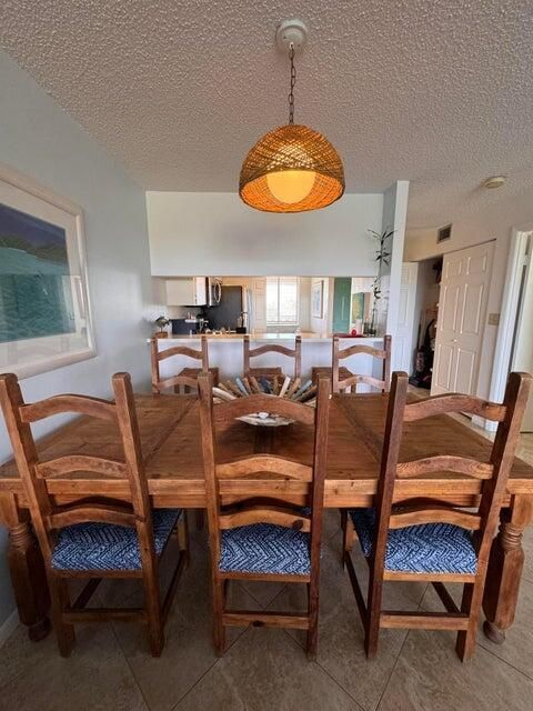 出租: $9,500 (2 贝兹, 2 浴室, 1056 平方英尺)