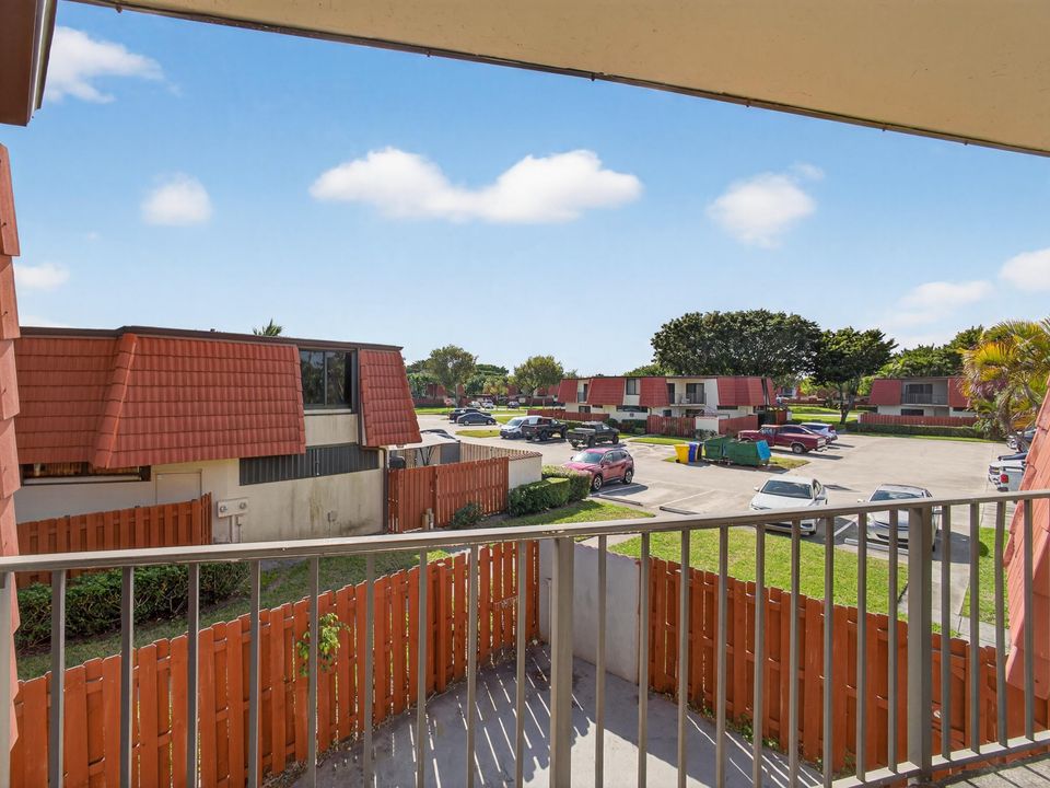 На продажу: $285,000 (2 спален, 2 ванн, 1218 Квадратных фут)