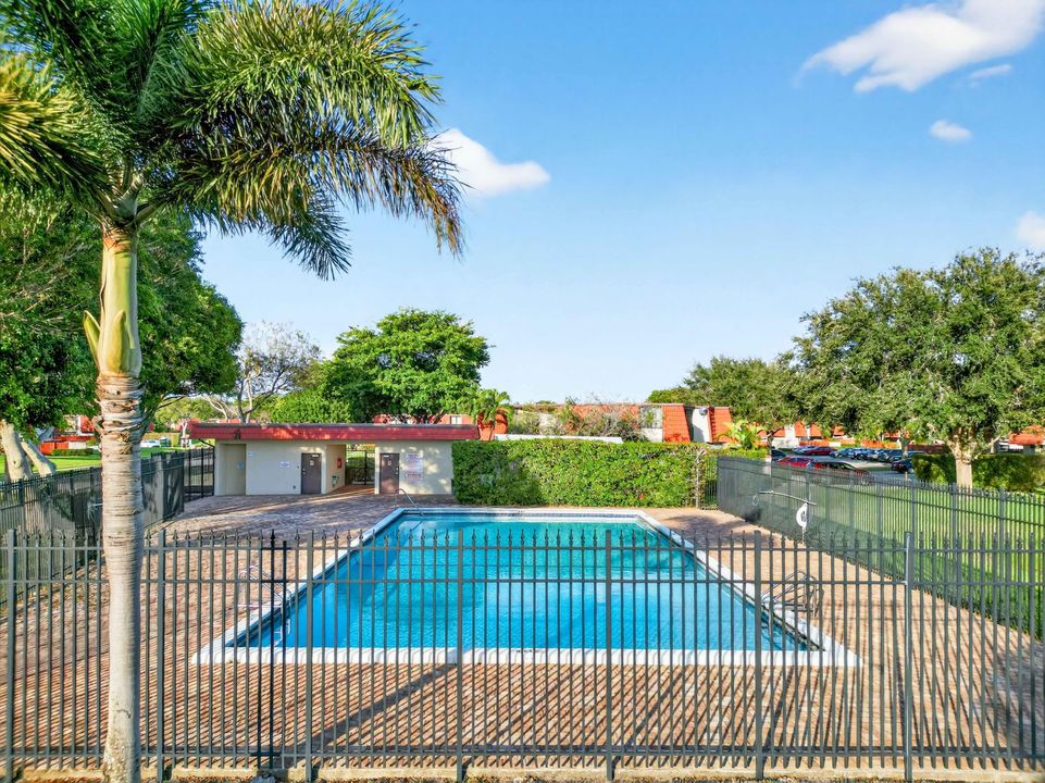 На продажу: $285,000 (2 спален, 2 ванн, 1218 Квадратных фут)