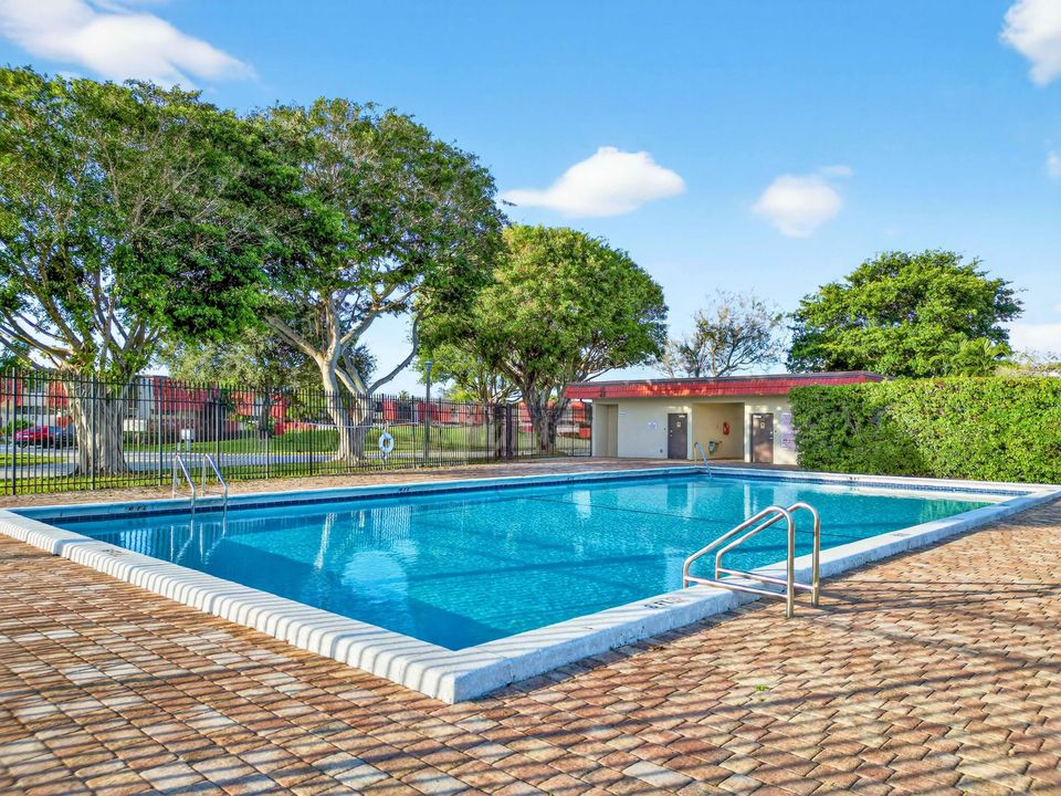 На продажу: $285,000 (2 спален, 2 ванн, 1218 Квадратных фут)