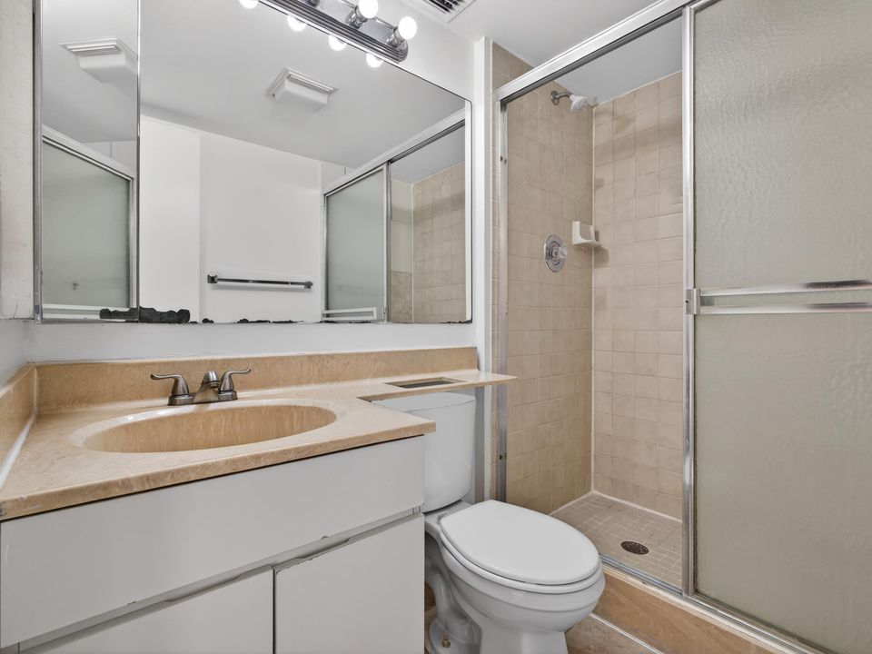 На продажу: $285,000 (2 спален, 2 ванн, 1218 Квадратных фут)