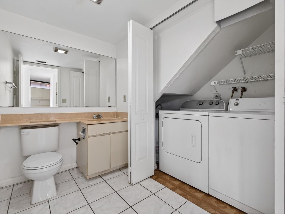 На продажу: $285,000 (2 спален, 2 ванн, 1218 Квадратных фут)