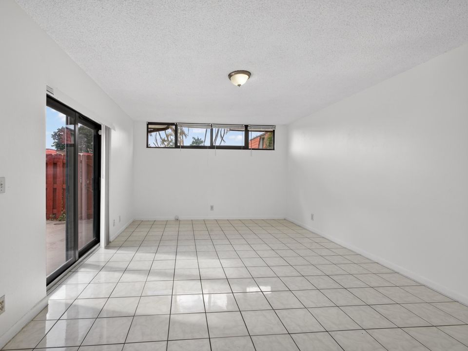 На продажу: $285,000 (2 спален, 2 ванн, 1218 Квадратных фут)