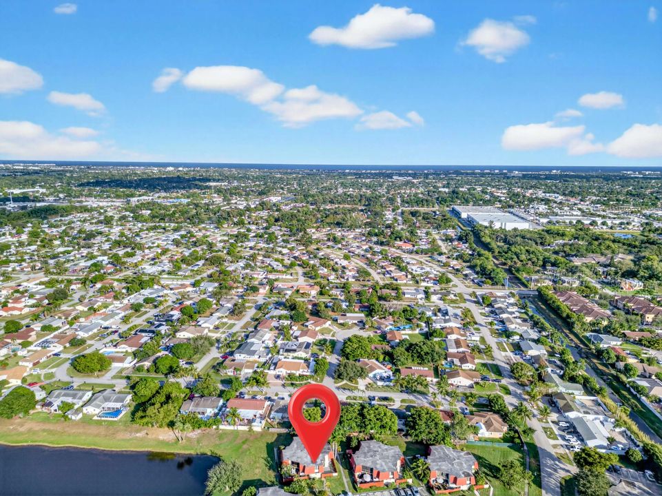 На продажу: $285,000 (2 спален, 2 ванн, 1218 Квадратных фут)