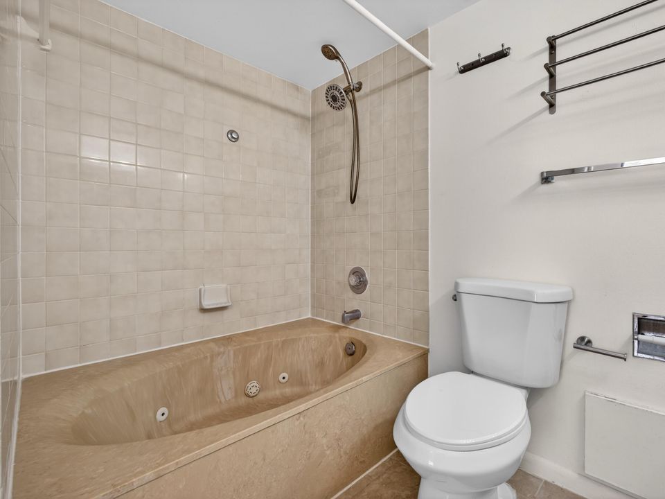 На продажу: $285,000 (2 спален, 2 ванн, 1218 Квадратных фут)