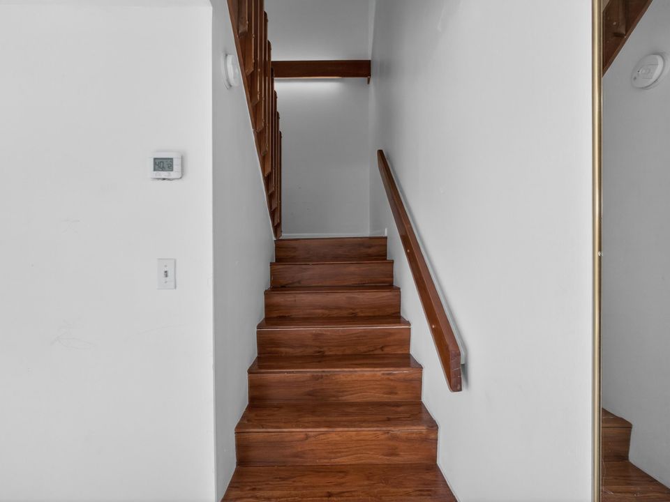 На продажу: $285,000 (2 спален, 2 ванн, 1218 Квадратных фут)