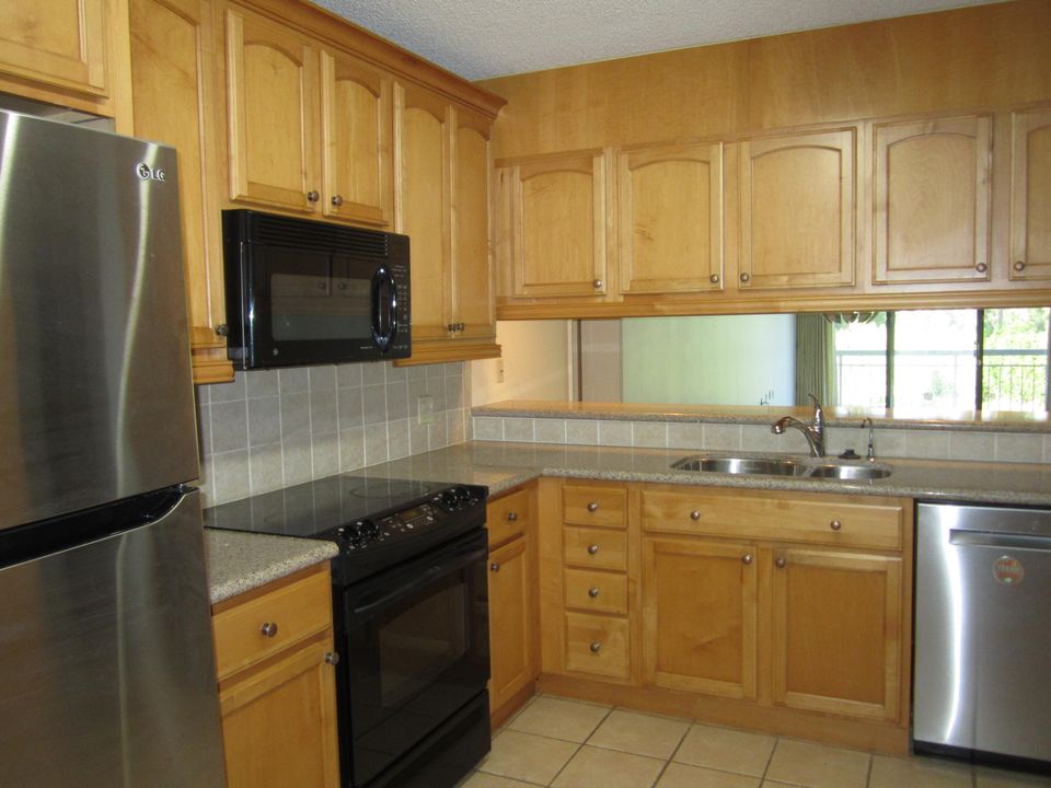 For Rent: $1,900 (2 beds, 2 baths, 1442 Square Feet)