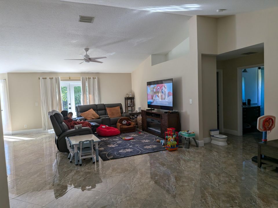 На продажу: $630,000 (3 спален, 2 ванн, 1702 Квадратных фут)