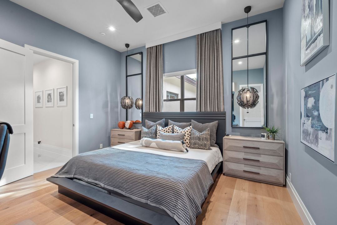 For Sale: $5,495,000 (5 beds, 7 baths, 4835 Square Feet)