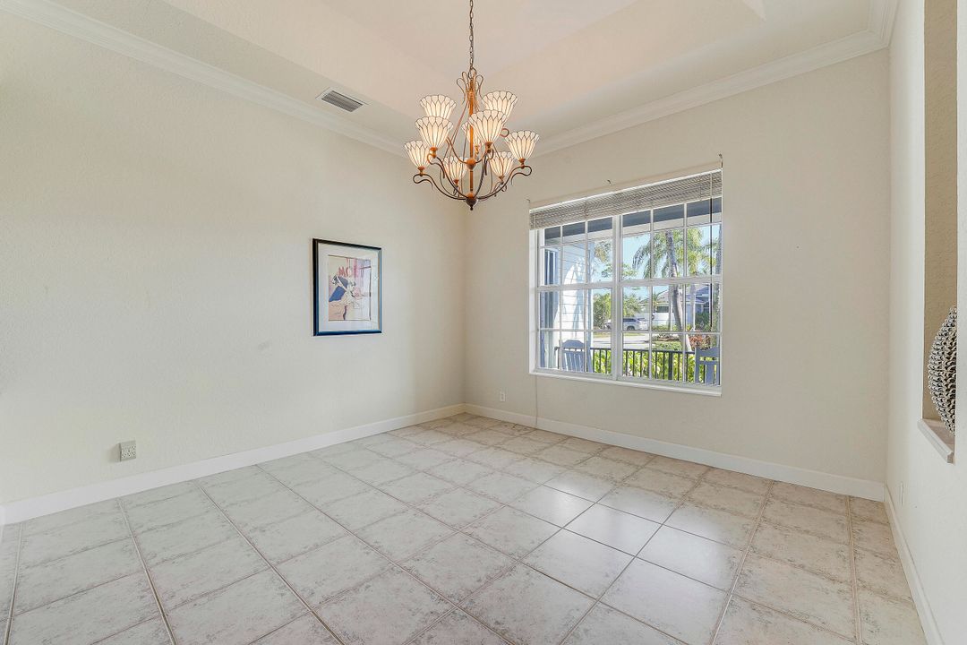 For Sale: $989,000 (4 beds, 3 baths, 2484 Square Feet)