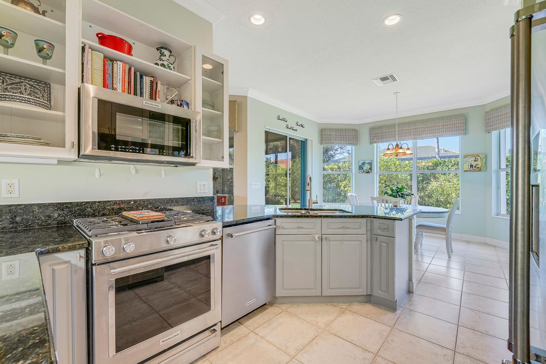 For Sale: $989,000 (4 beds, 3 baths, 2484 Square Feet)