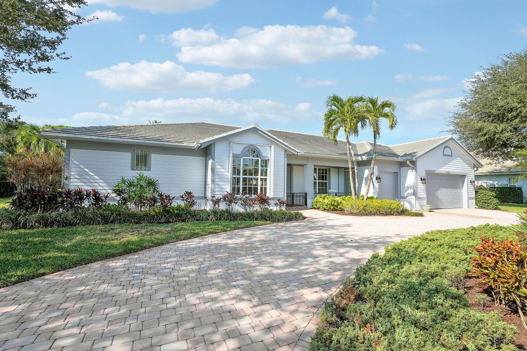 For Sale: $989,000 (4 beds, 3 baths, 2484 Square Feet)