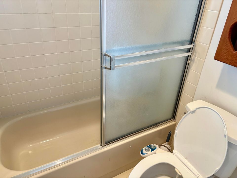 For Sale: $238,500 (2 beds, 2 baths, 1404 Square Feet)