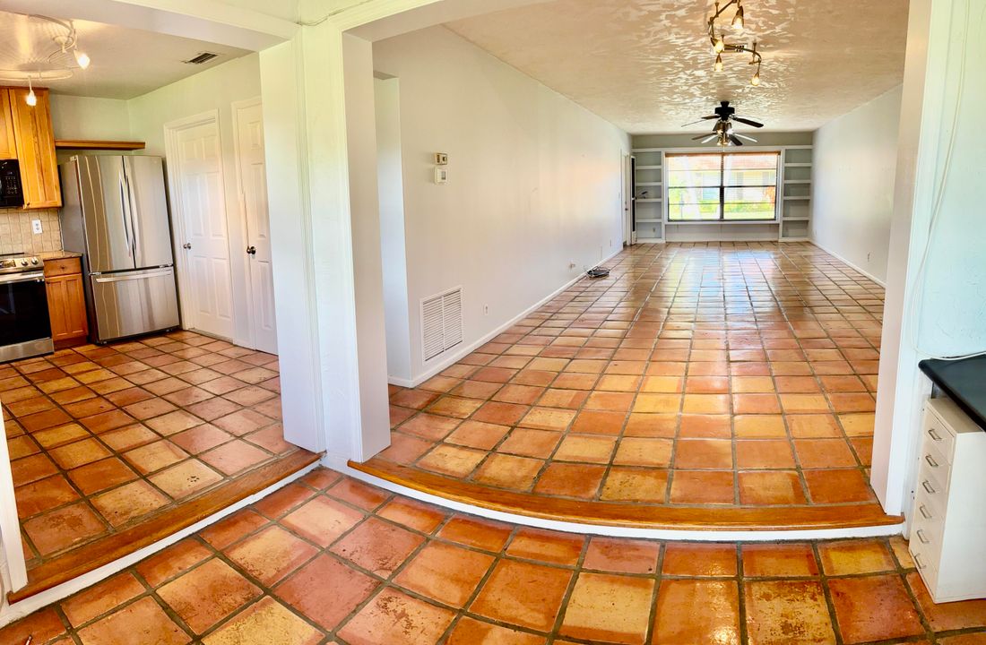 For Sale: $238,500 (2 beds, 2 baths, 1404 Square Feet)