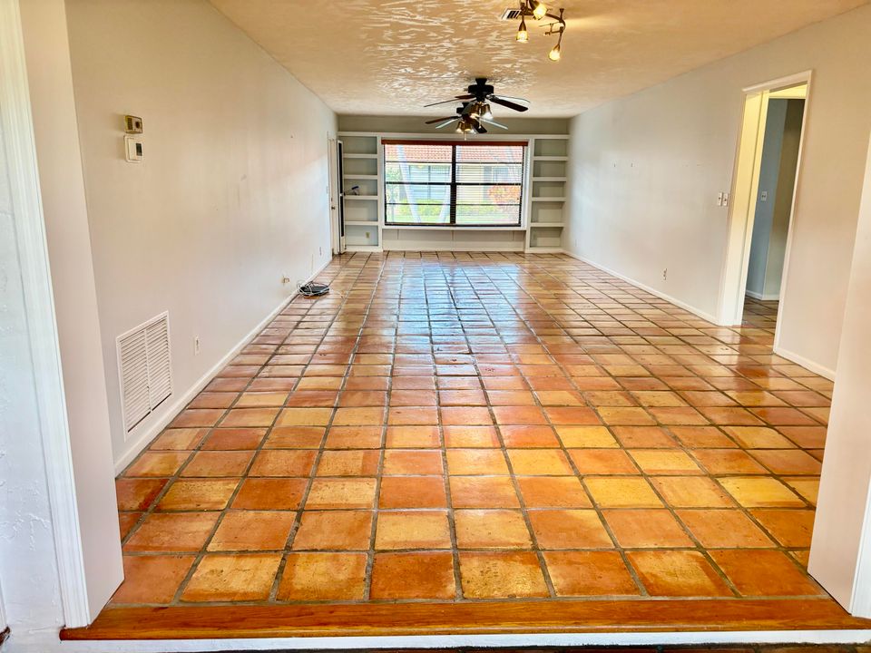 For Sale: $238,500 (2 beds, 2 baths, 1404 Square Feet)