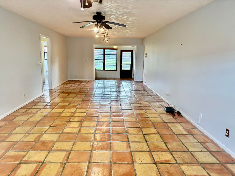 For Sale: $238,500 (2 beds, 2 baths, 1404 Square Feet)