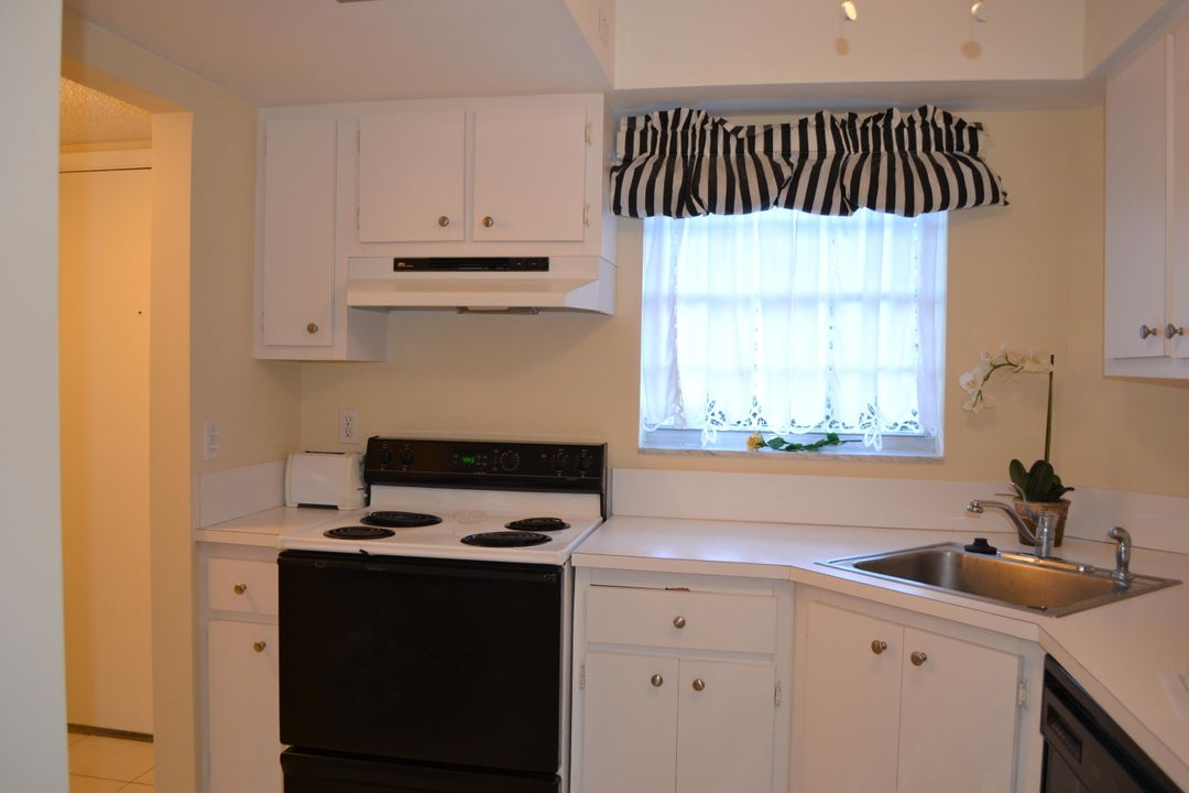 出租: $1,850 (2 贝兹, 2 浴室, 891 平方英尺)