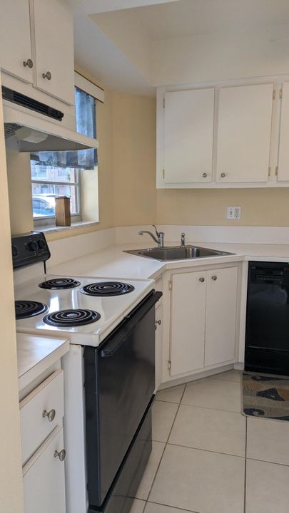 出租: $1,850 (2 贝兹, 2 浴室, 891 平方英尺)