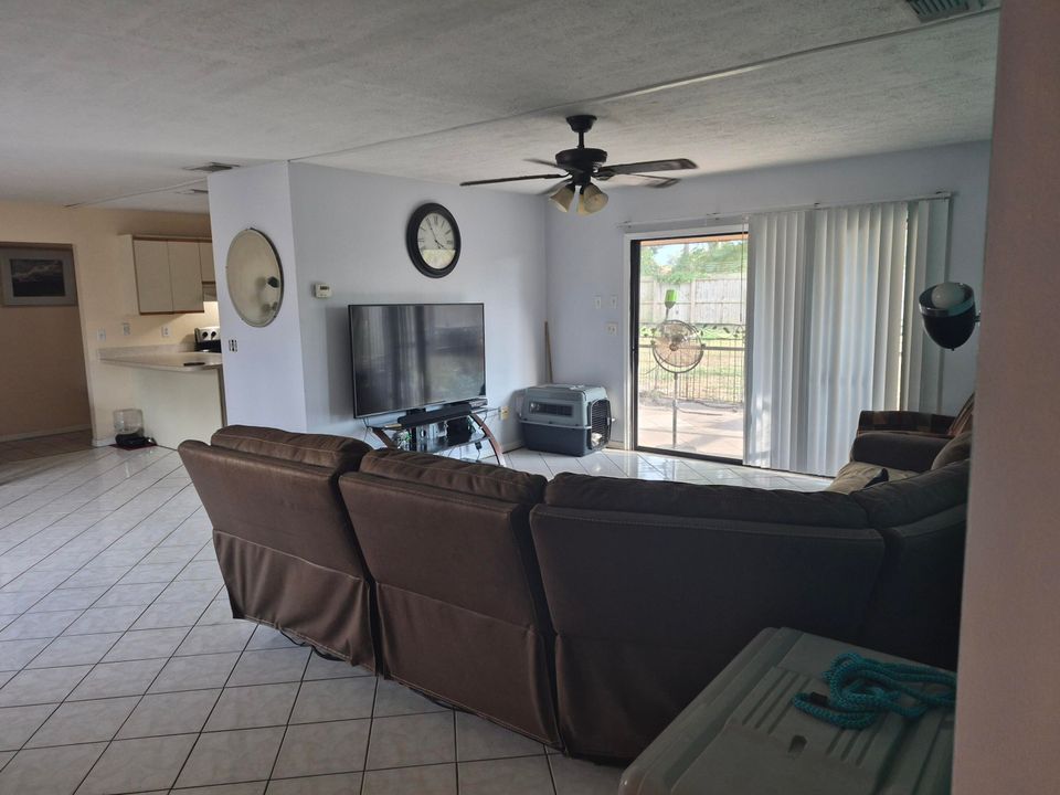 En Renta: $2,467 (3 camas, 2 baños, 1489 Pies cuadrados)