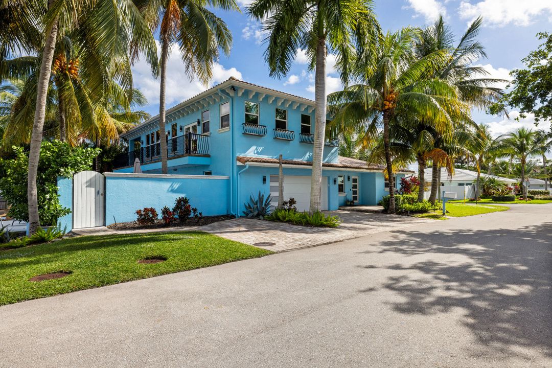 For Sale: $2,200,000 (5 beds, 4 baths, 2906 Square Feet)