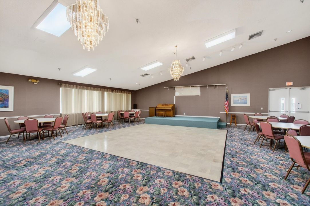 В аренду: $2,200 (2 спален, 2 ванн, 1345 Квадратных фут)