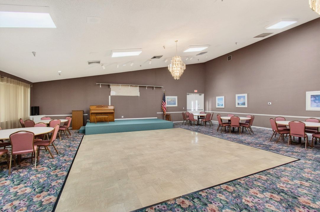 В аренду: $2,200 (2 спален, 2 ванн, 1345 Квадратных фут)