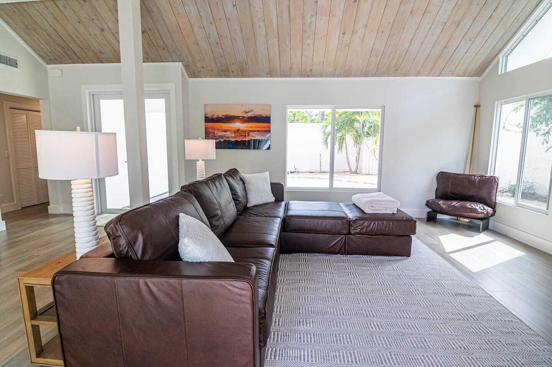 En Renta: $24,500 (3 camas, 3 baños, 2072 Pies cuadrados)