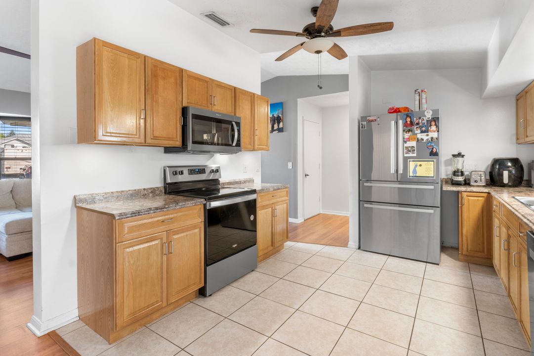For Sale: $340,000 (2 beds, 2 baths, 1258 Square Feet)