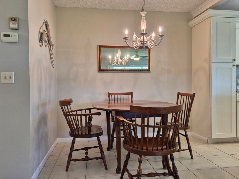 На продажу: $219,900 (2 спален, 2 ванн, 1175 Квадратных фут)