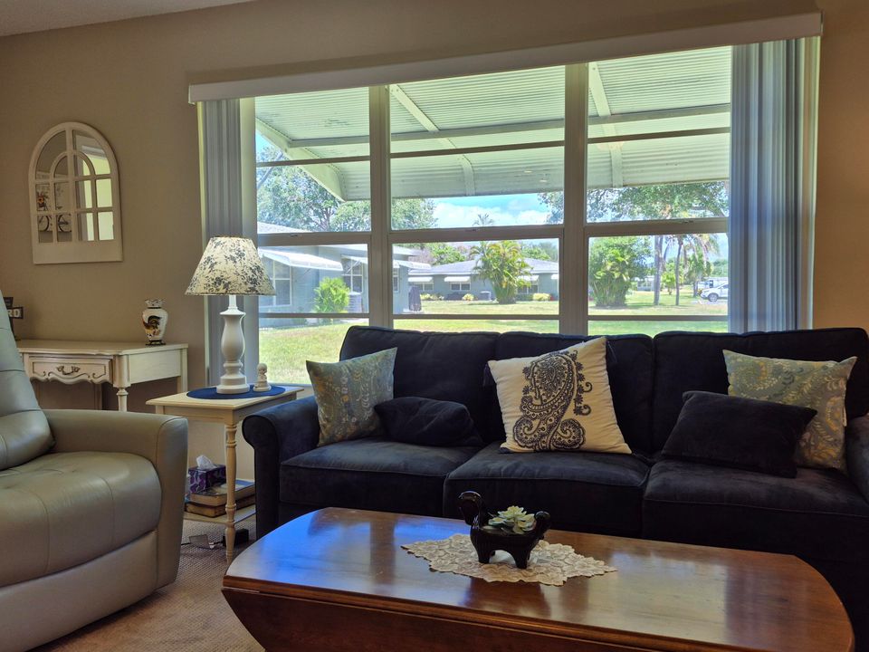 На продажу: $219,900 (2 спален, 2 ванн, 1175 Квадратных фут)