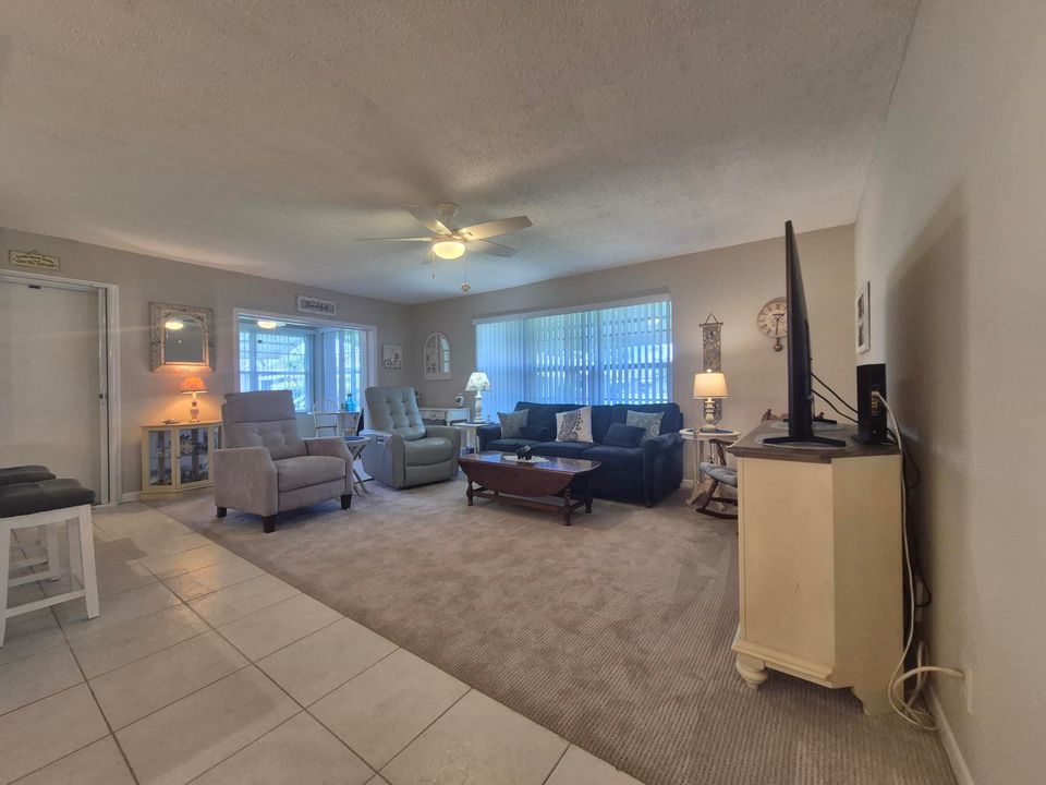 На продажу: $219,900 (2 спален, 2 ванн, 1175 Квадратных фут)