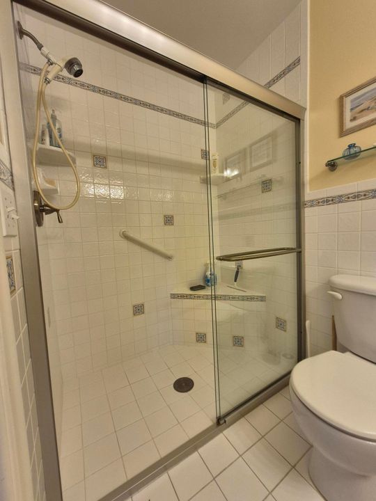 На продажу: $219,900 (2 спален, 2 ванн, 1175 Квадратных фут)