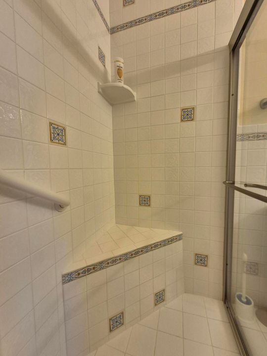 На продажу: $219,900 (2 спален, 2 ванн, 1175 Квадратных фут)