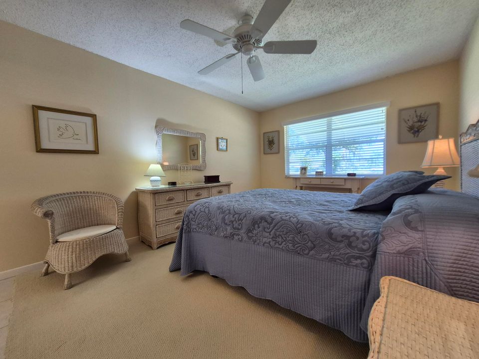 На продажу: $219,900 (2 спален, 2 ванн, 1175 Квадратных фут)