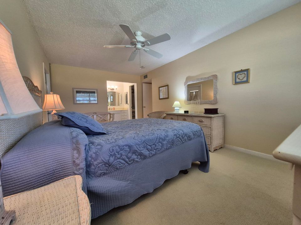 На продажу: $219,900 (2 спален, 2 ванн, 1175 Квадратных фут)