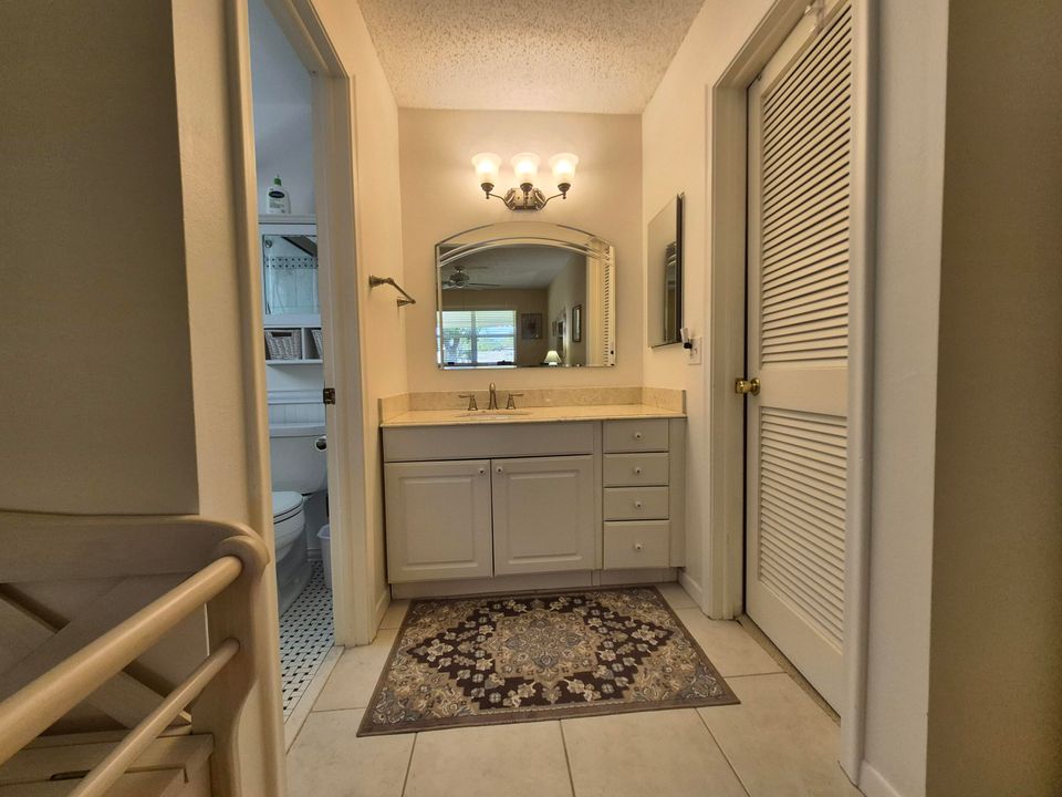 На продажу: $219,900 (2 спален, 2 ванн, 1175 Квадратных фут)