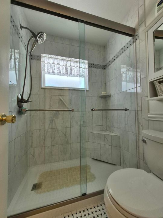 На продажу: $219,900 (2 спален, 2 ванн, 1175 Квадратных фут)