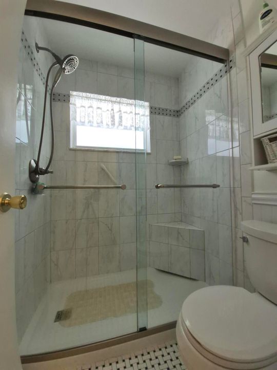 На продажу: $219,900 (2 спален, 2 ванн, 1175 Квадратных фут)