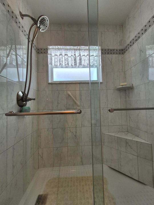 На продажу: $219,900 (2 спален, 2 ванн, 1175 Квадратных фут)