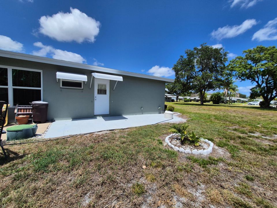 На продажу: $219,900 (2 спален, 2 ванн, 1175 Квадратных фут)