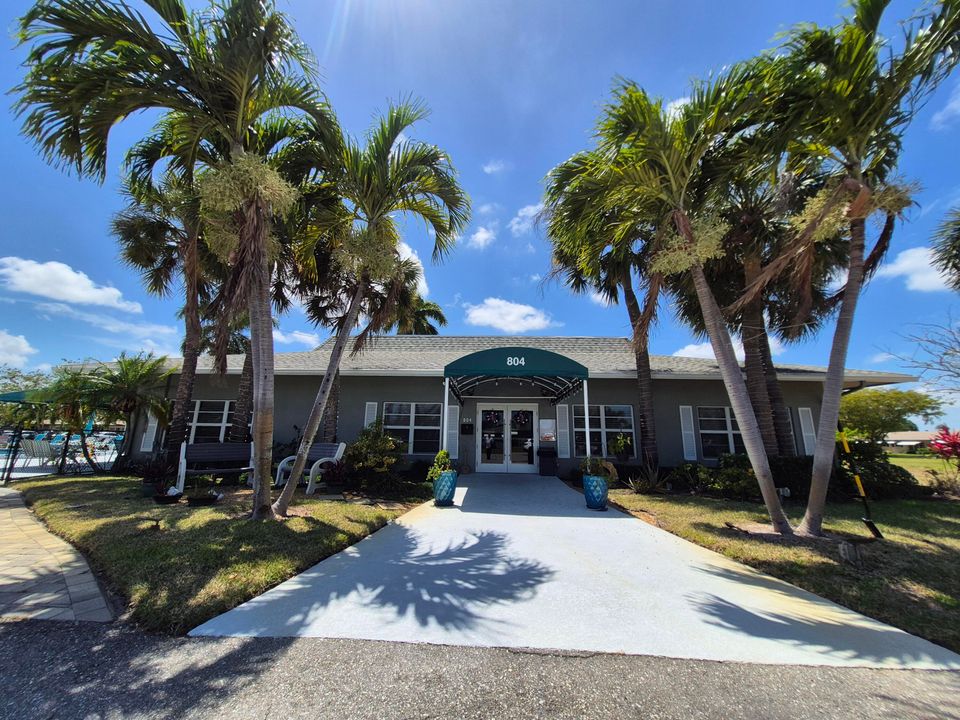 На продажу: $219,900 (2 спален, 2 ванн, 1175 Квадратных фут)