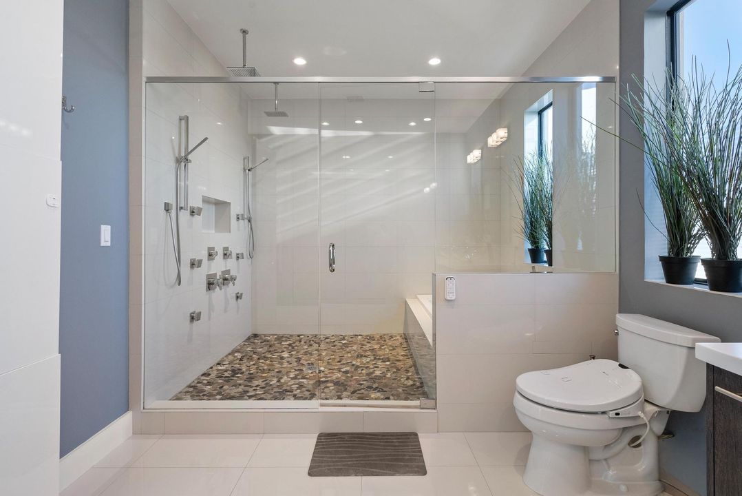 For Sale: $999,000 (3 beds, 3 baths, 2606 Square Feet)