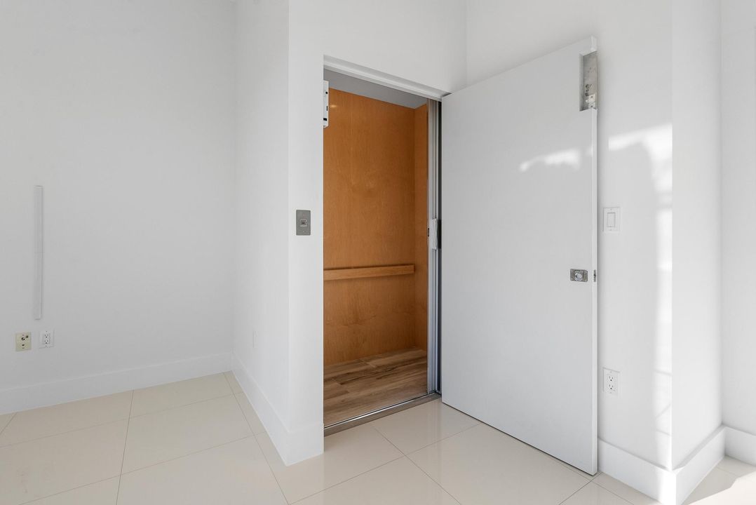 For Sale: $999,000 (3 beds, 3 baths, 2606 Square Feet)