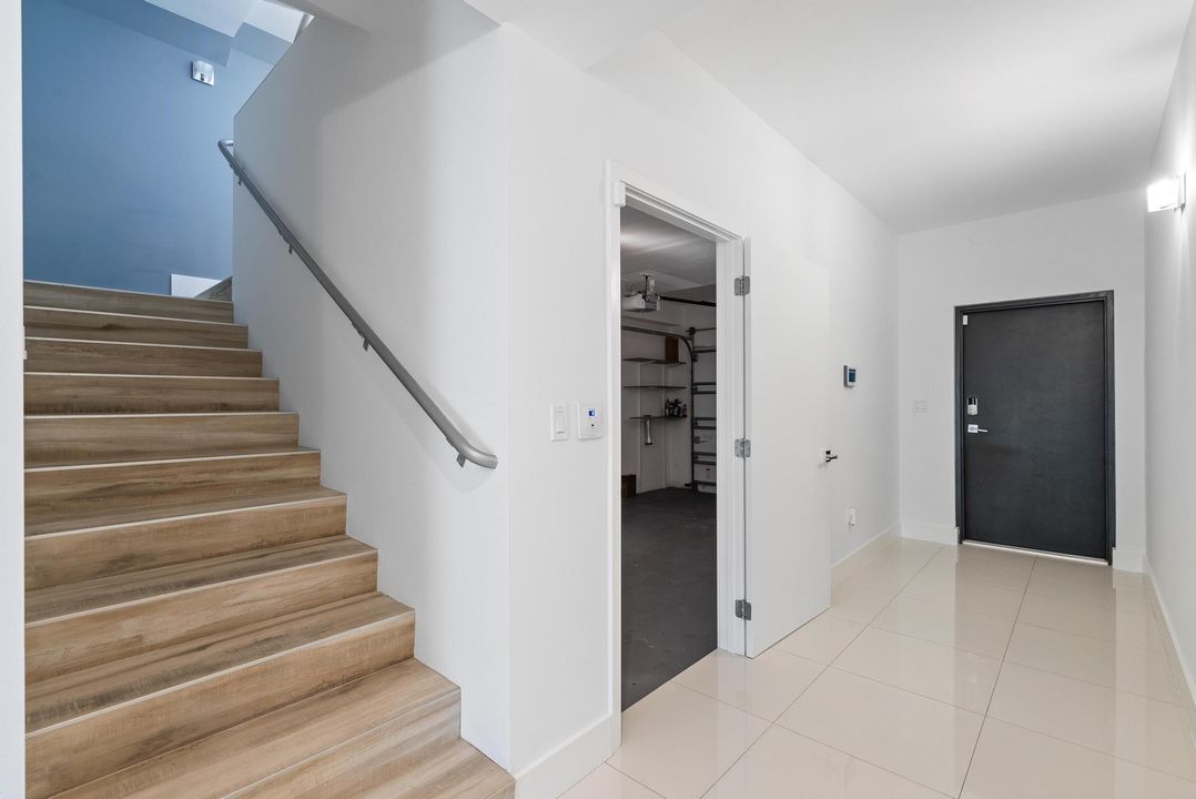 For Sale: $999,000 (3 beds, 3 baths, 2606 Square Feet)