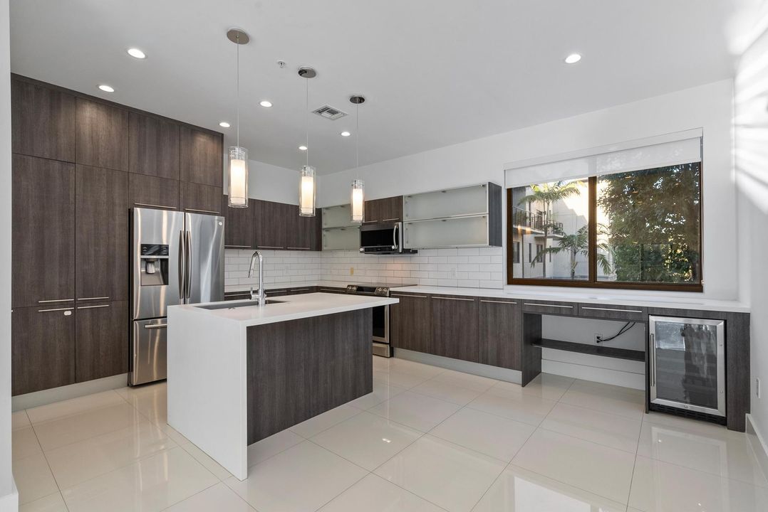 For Sale: $999,000 (3 beds, 3 baths, 2606 Square Feet)