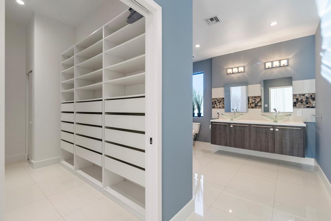 For Sale: $999,000 (3 beds, 3 baths, 2606 Square Feet)