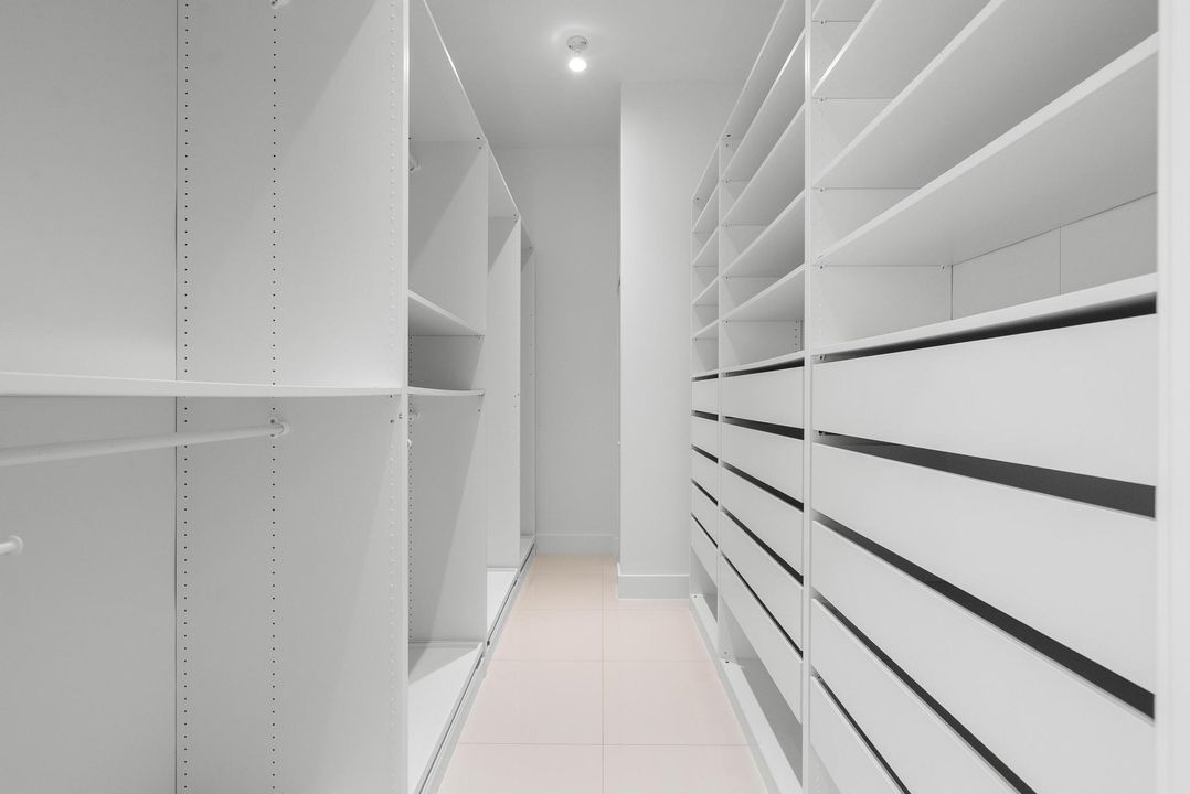 For Sale: $999,000 (3 beds, 3 baths, 2606 Square Feet)